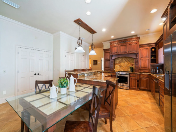 Luxurious Coastal Retreat in Miramar Beach - 7-Bedroom Home Near Beach